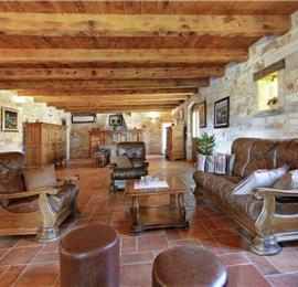 4 bedroom villa with pool near Svetvinčenat, Istria, sleeps 10